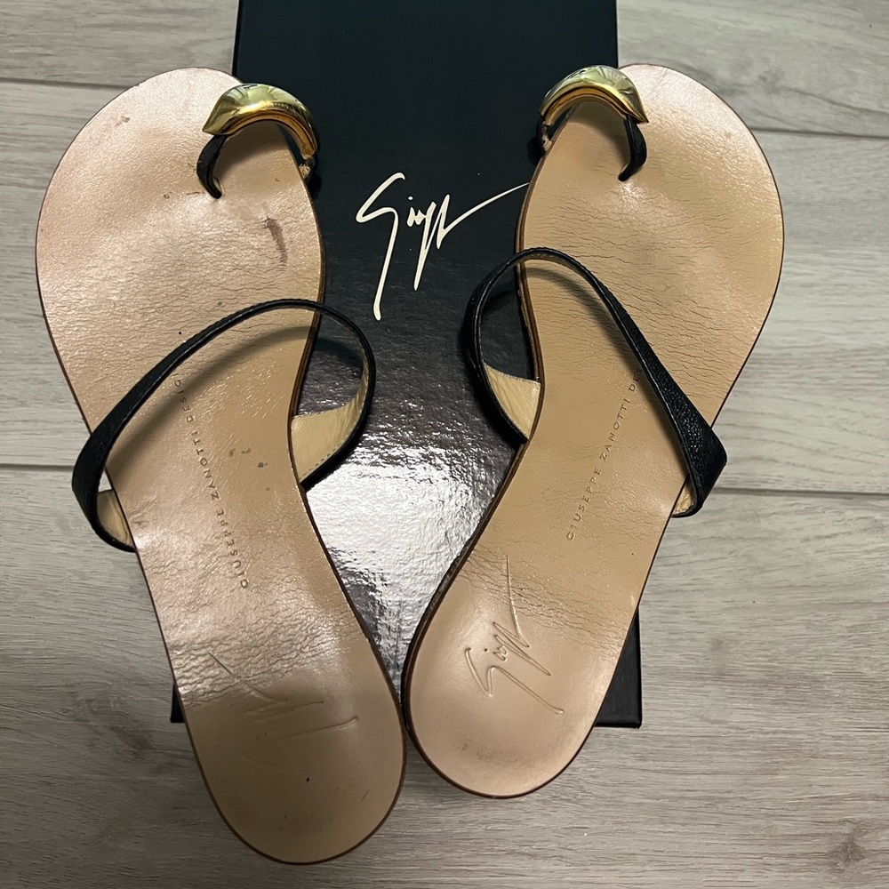 Giuseppe Zanotti toe ring sandals